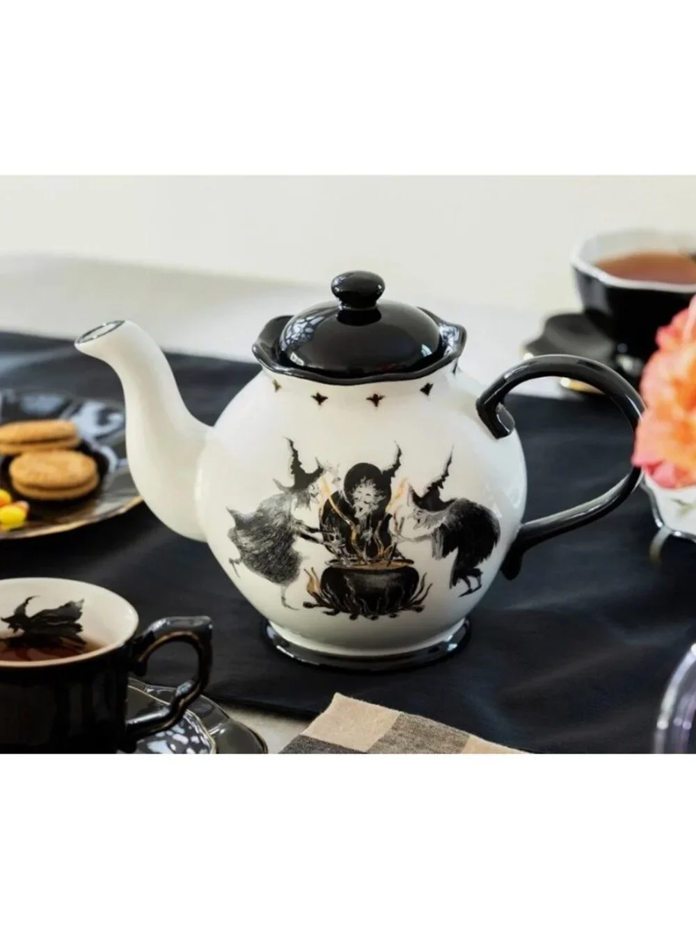 New Potters Studio Halloween Witch Teapot Stoneware  Witches Flying Witch  40oz